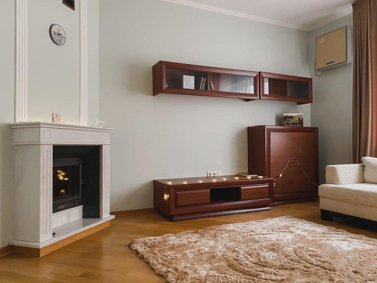 Family Apartment Near The University Tsjernivsi Buitenkant foto